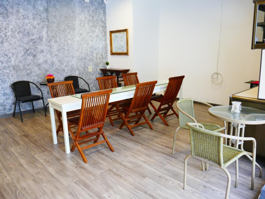 First 1 Boutique Hostel At Sukhumvit 1 Bangkok Exteriér fotografie