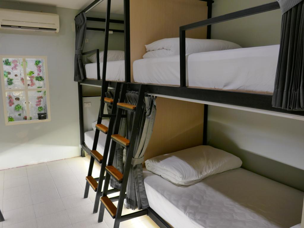 First 1 Boutique Hostel At Sukhumvit 1 Bangkok Exteriér fotografie