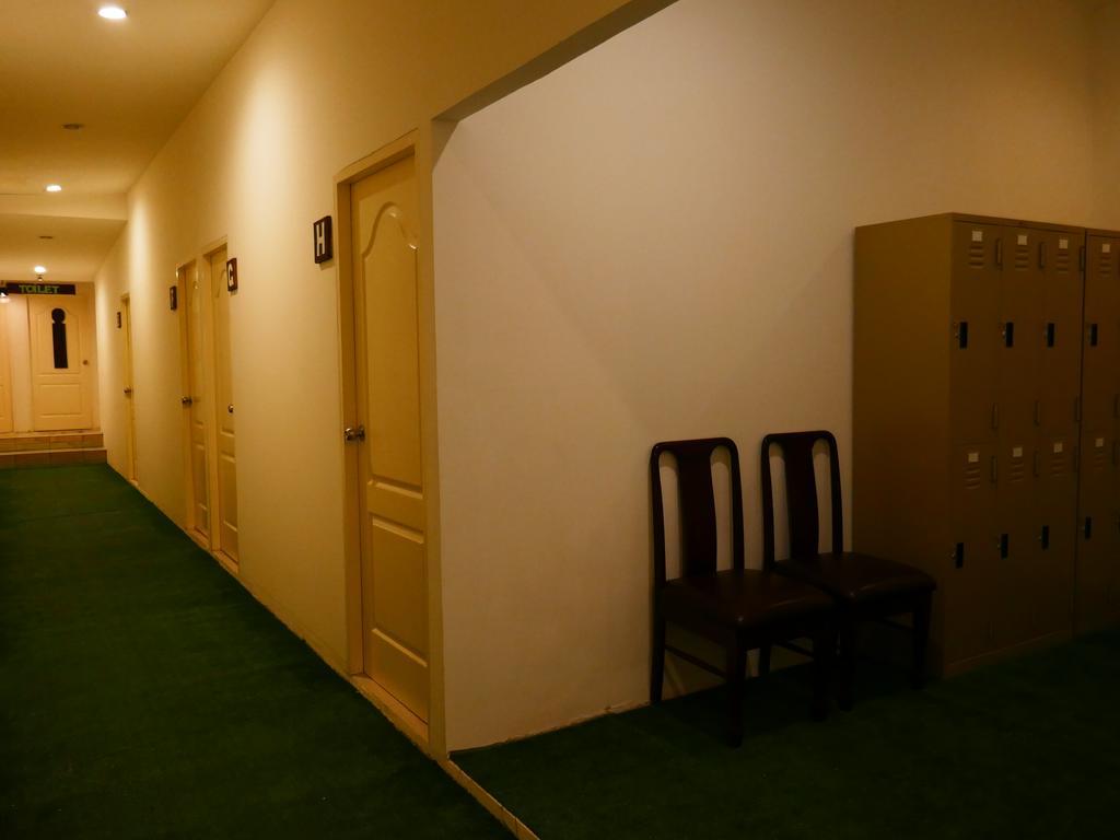 First 1 Boutique Hostel At Sukhumvit 1 Bangkok Exteriér fotografie
