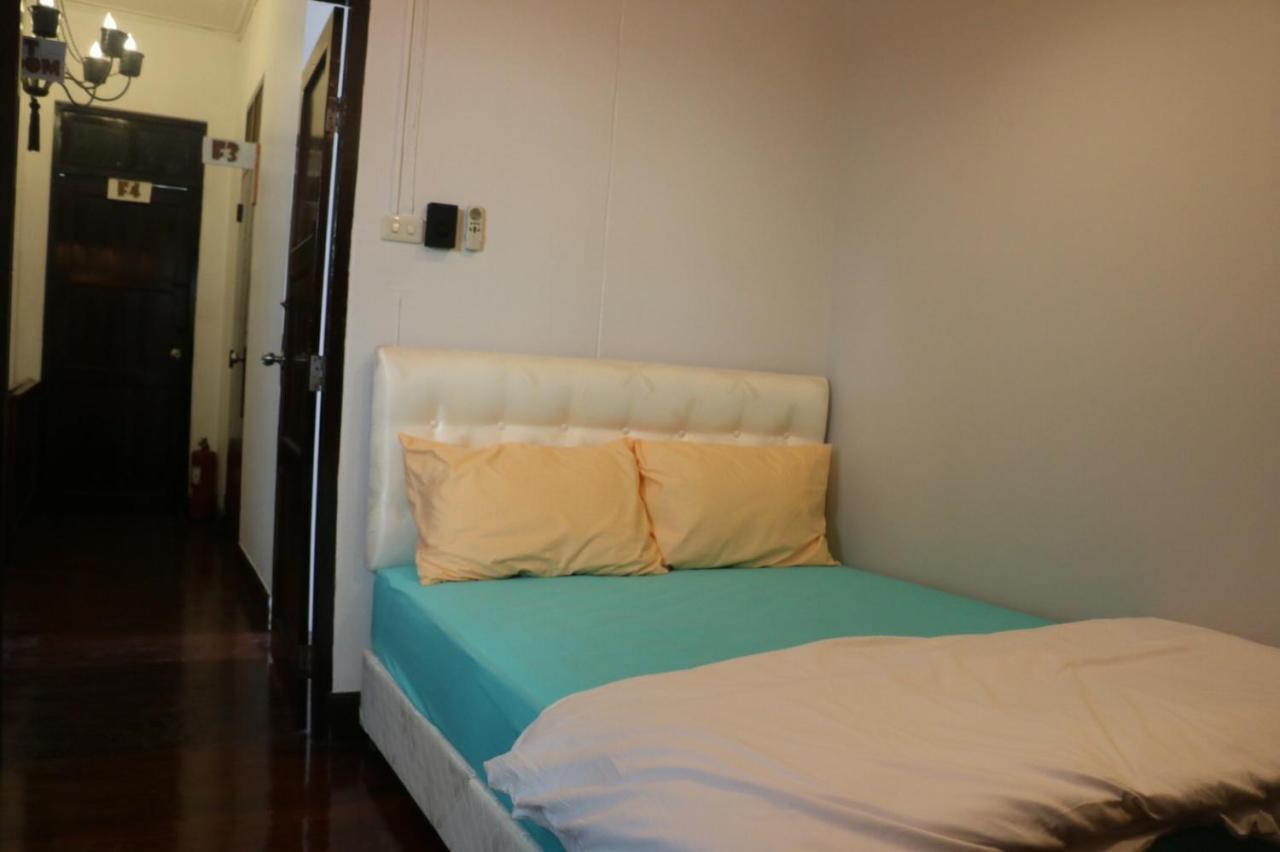 First 1 Boutique Hostel At Sukhumvit 1 Bangkok Exteriér fotografie