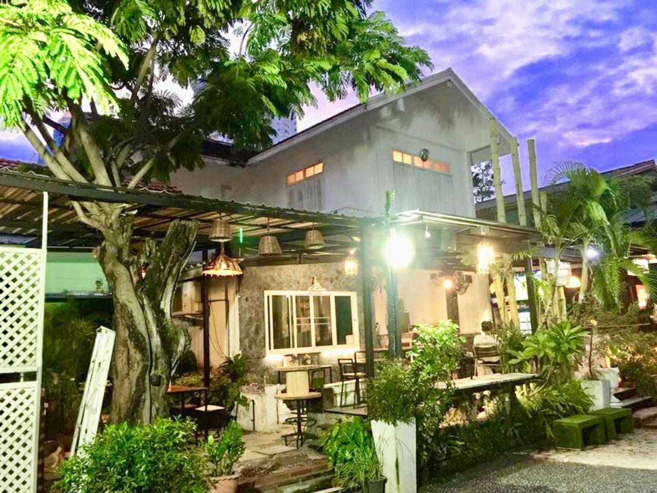 First 1 Boutique Hostel At Sukhumvit 1 Bangkok Exteriér fotografie