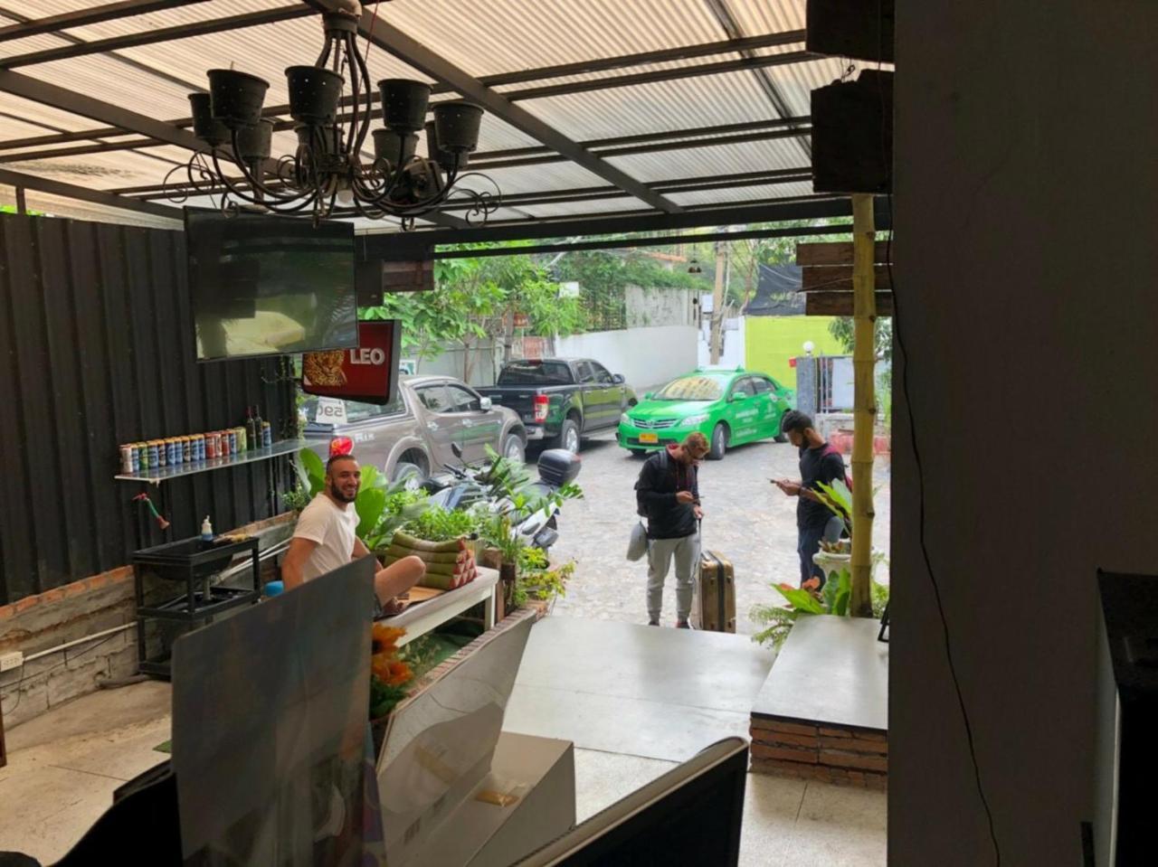 First 1 Boutique Hostel At Sukhumvit 1 Bangkok Exteriér fotografie
