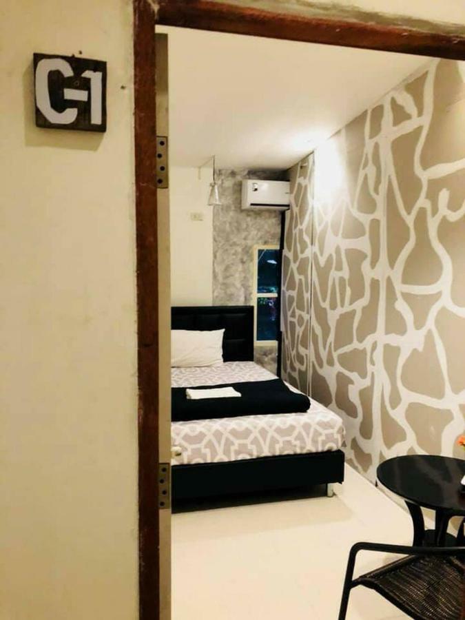 First 1 Boutique Hostel At Sukhumvit 1 Bangkok Exteriér fotografie